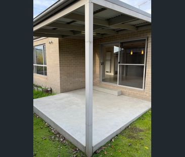 MODERN, PRIVATE AND WELL LOCATED! - Photo 6