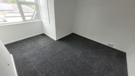 4 bedroom semi-detached house to rent - Photo 4