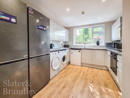 1 bedroom in a house share to rent - Photo 5