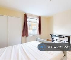 3 bedroom end of terrace house to rent - Photo 3