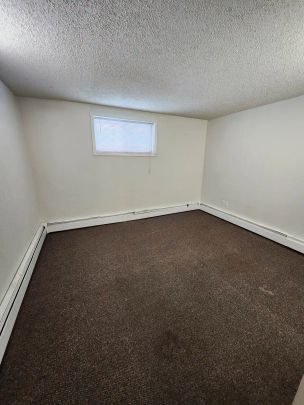 617 68 Avenue SW — 617 68 Avenue SW - Photo 1