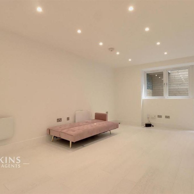 1 bedroom flat to rent - Photo 1