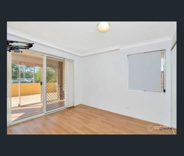 Bright & Spacious Living in the Heart of Palm Beach - Photo 6