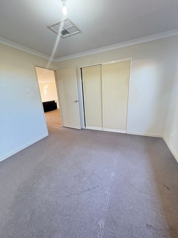 Tidy Unit in a Gated complex with sparkling pool! - Photo 2