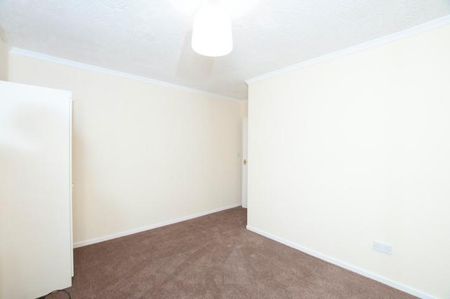 4 bedroom semi-detached house to rent - Photo 4