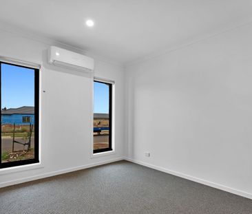 Family Home for Lease – Modern Comfort & Style – Low Maintenance - Photo 2