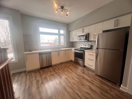 For Lease - 540 Essa Road Unit# 49, Barrie, Ontario - Photo 4
