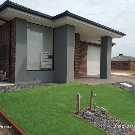 Family Home - opposite park - for you to call home! - Photo 5