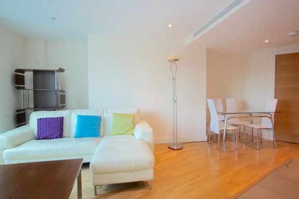 Anchor House, 21 St George Wharf, London SW8 - Photo 1