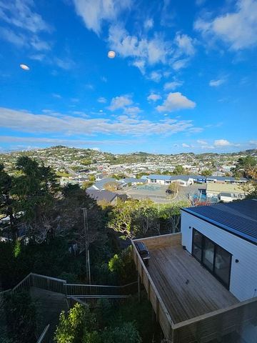 NEW! Central stand alone house, SUNNY and warm - Photo 2