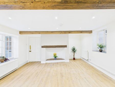 2 bedroom ground floor flat to rent - Photo 2