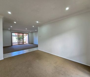 Generous living space, a practical layout, and low-maintenance outd... - Photo 1