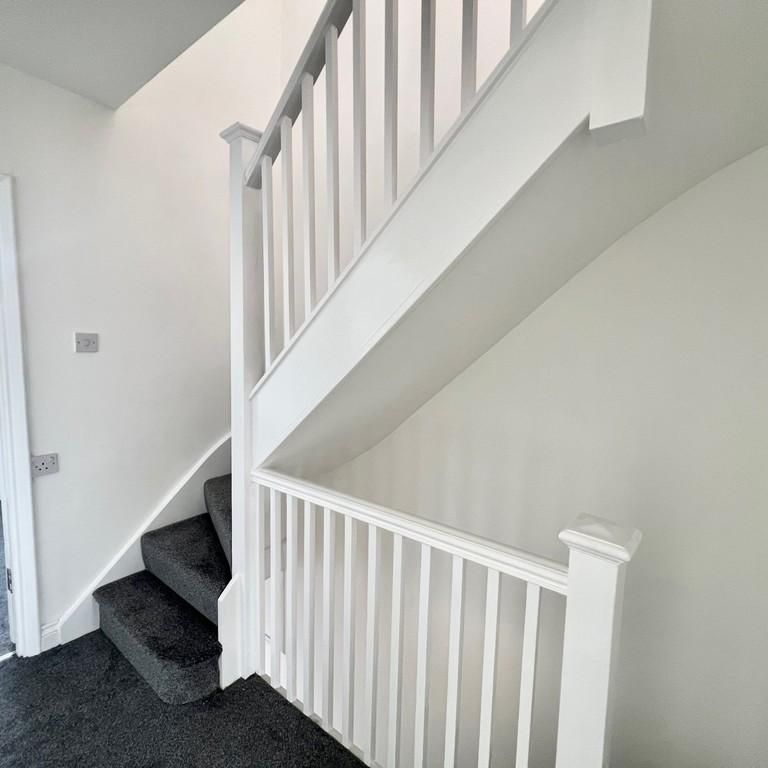 4 bedroom end of terrace house to rent - Photo 1
