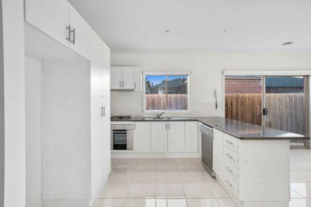 1/31 Horseshoe Circuit, Truganina VIC - Photo 5