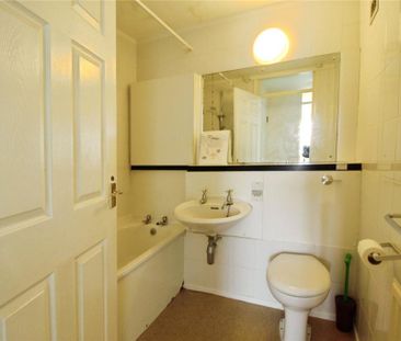 2 bedroom flat to rent - Photo 6