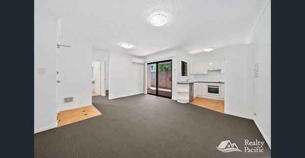 Two Bedroom Unit, In a perfect location! - Photo 1