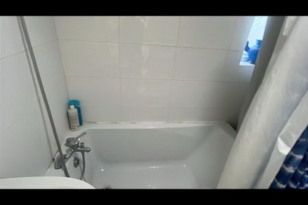 Room in a Shared House, Katherine Road, E6 - Photo 5