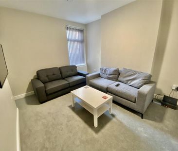 4 bedroom private hall to rent - Photo 1