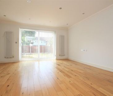 3 bedroom end of terrace house to rent - Photo 1