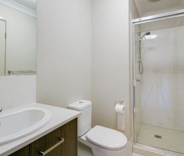 Comfortable & Low-Maintenance Family Home - Photo 1