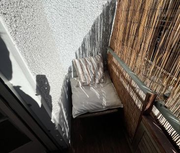 2 pièces au coeur des eaux-vives avec balcon disposé comme suit : h... - Foto 5