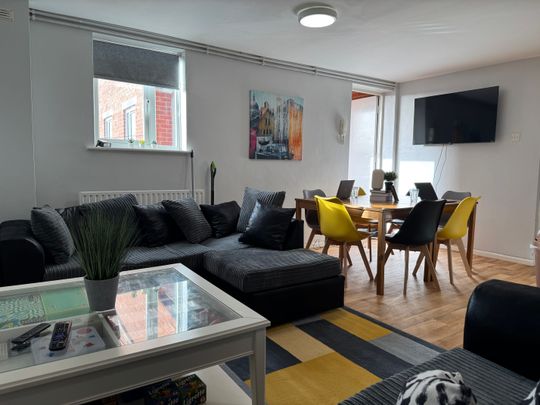 Room 2, 21 Albert Square, NG7 2FH, NOTTINGHAM - Photo 1