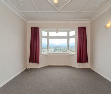 Three Bedroom Flat with a Fantastic View - Photo 5