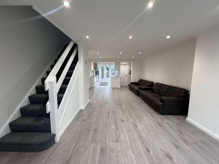 Sutton Hall Road, Hounslow, TW5 - Photo 4