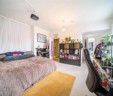 3 bedroom end of terrace house to rent - Photo 3