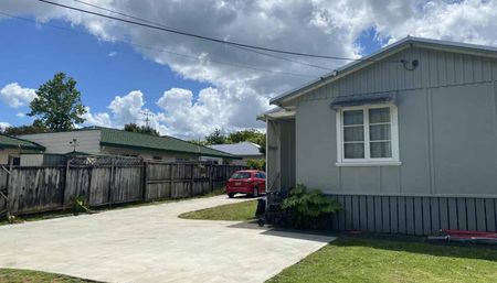 Tidy family home - Photo 4