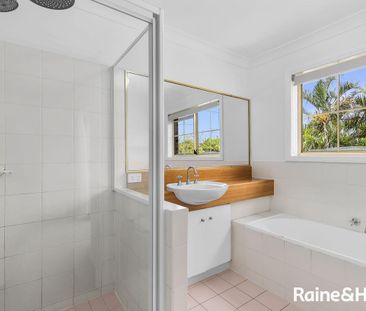 Refreshed and Spacious Townhouse in the Heart of Taringa! - Photo 5