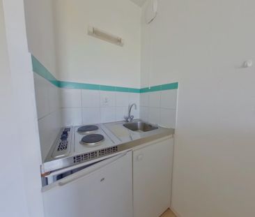 Location Appartement 1 pièce 21m² POITIERS 86000 - Photo 2