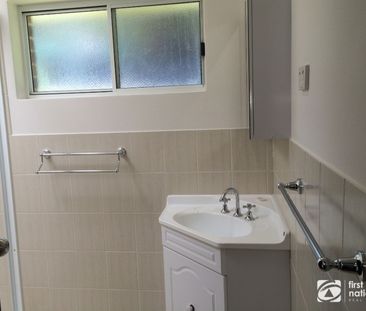 Renovated split-level townhouse close to CBD - Photo 6