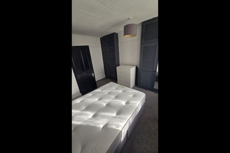 Room in a Shared House, Melfort Rd, CR7 - Photo 4