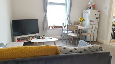 2 Bed - Cross Street â€“ 2 Bed - Photo 2