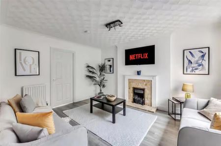 4 bedroom detached house to rent - Photo 2