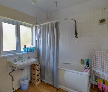 3 bedroom semi-detached house to rent - Photo 5