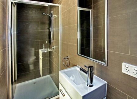 St Kilda East - Photo 2