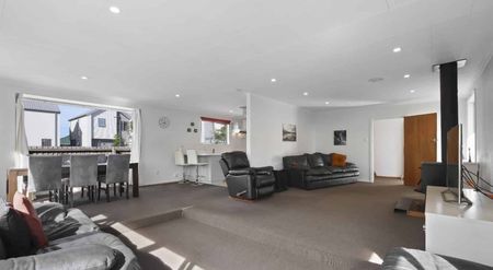 Warm & Welcoming Home in Bishopdale - Photo 2