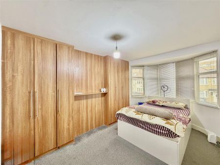 4 bedroom semi-detached house to rent - Photo 3