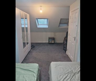 Room in a Shared House, Victoria Road, IG11 - Photo 2