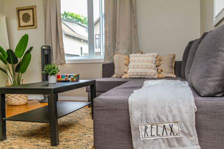 For Lease - 276 Carruthers Avenue Unit# B, West Centre Town, Ontario - Photo 2