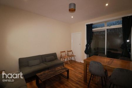 1 bedroom in a house share to rent - Photo 2