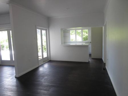 17 Creek Street, Cooma - Photo 2