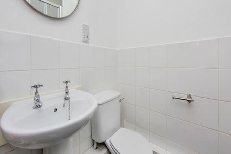 Includes concierge, pool, gym & water rates - Photo 4