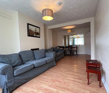4 bedroom semi-detached house to rent - Photo 2