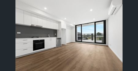 Modern Apartment Living in Oak Park - Photo 3