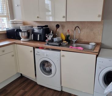 1 bedroom in a house share to rent - Photo 5