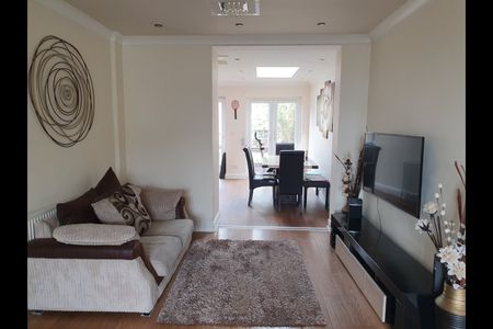 4 Bed Terraced House, Ashington Grove, CV3 - Photo 2