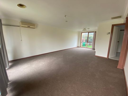 REFRESHED THREE BEDROOM TOWNHOUSE - Photo 1